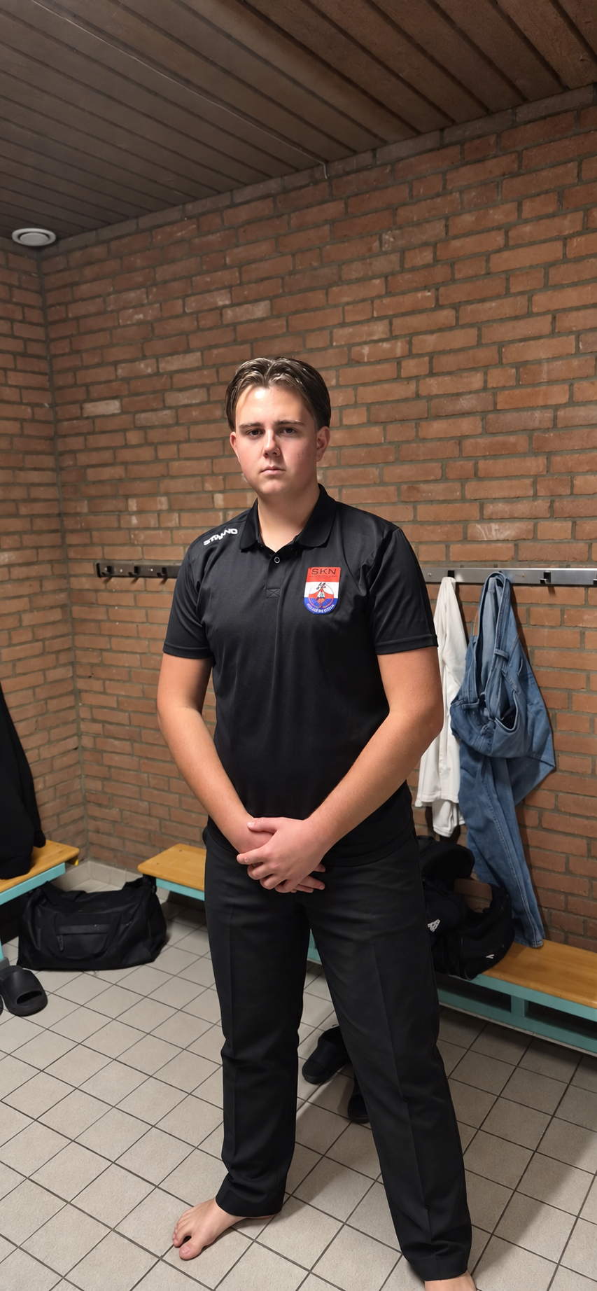 Sempai Djayden Van Kooten als SKN-hoekscheidsrechter